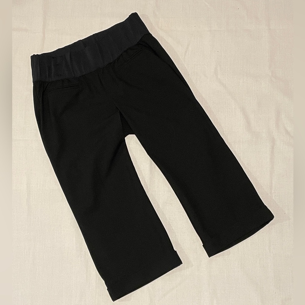 GAP Maternity black cropped professional capris